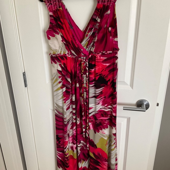 Melanie Lyne Dresses & Skirts - Melanie Lyne NWT Pink  floral dress